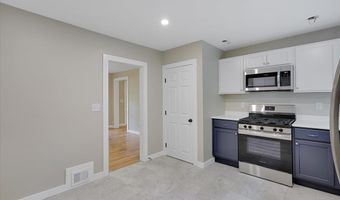 24 Bennington Ct, Burlington, VT 05408