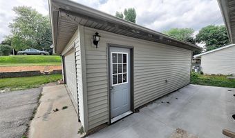 100 N McNamara Dr, Anamosa, IA 52205