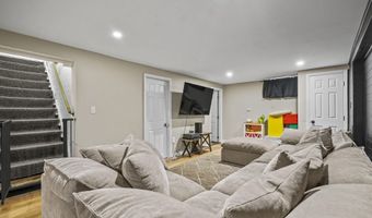352 Leeward Ave, Beachwood, NJ 08722