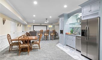 41 Castle Hill Ave, Newport, RI 02840