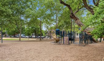 601 WILKES St 301, Alexandria, VA 22314