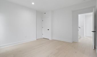 2007 S JOYCE St, Arlington, VA 22202