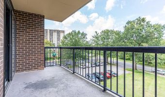 200 N PICKETT St 311, Alexandria, VA 22304