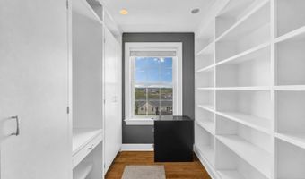 40 Hillview Dr, Bangor, ME 04401