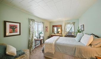 29 Park Ave, Belford, NJ 07718