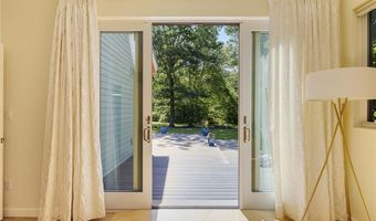 621 E Shore Rd, Jamestown, RI 02835