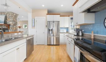 439 Wandsworth St, Narragansett, RI 02882