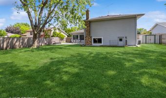 1942 Trail Ridge St, Arlington Heights, IL 60004
