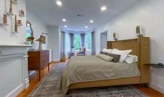 322 E CAPITOL St NE, Washington, DC 20003
