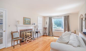 19 Valerie Ln, Danbury, CT 06811