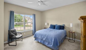 1136 New Ballwin Oaks Dr, Ballwin, MO 63021