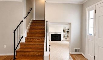 3831 N VERNON St N, Arlington, VA 22207