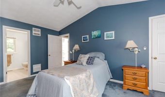20 Birch View Ct, Cranston, RI 02921