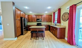 68 Lawrence Ave 68, Danbury, CT 06810