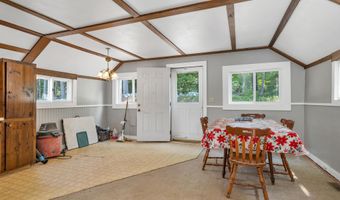 7 Roberts Cove Rd, Alton, NH 03809