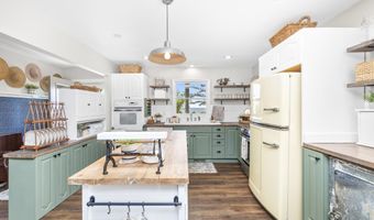 126 Narrow Shore Rd, Aydlett, NC 27916