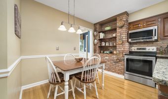 16 Iron Gate Ln, Cromwell, CT 06416