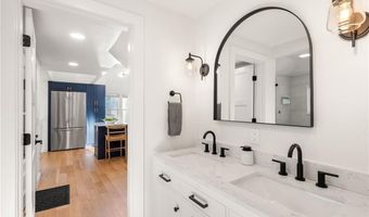 14 Robinson St, Narragansett, RI 02882