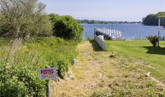 43 Flintstone Rd, Narragansett, RI 02882