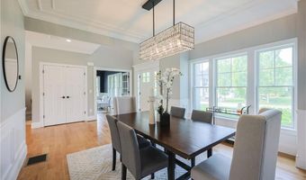 2 Bluemead Farm Ln, Barrington, RI 02806