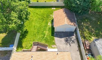 7 Penndale Dr, Amityville, NY 11701