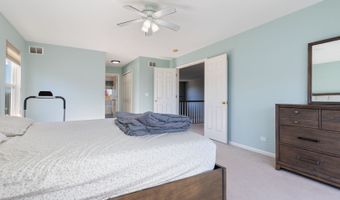 9 Lake Plumleigh Ct, Algonquin, IL 60102