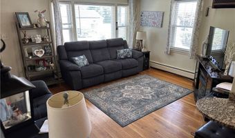 9 Cannon St, Cranston, RI 02920