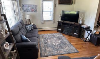 9 Cannon St, Cranston, RI 02920