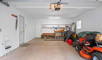 104 Merriment Ln, Blakeslee, PA 18610