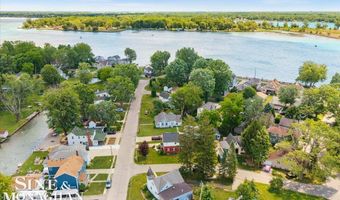 447 Ruskin Dr, Algonac, MI 48001