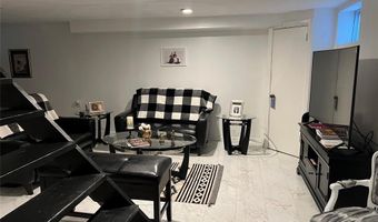 84 N Vivyen St, Bergenfield, NJ 07621