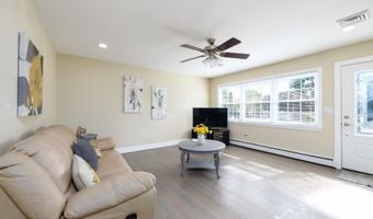 422 Maple Dr, Belford, NJ 07718