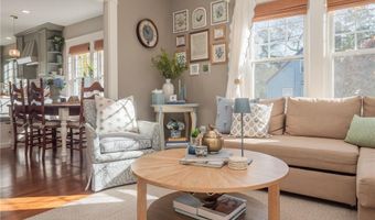 26 Vernon Ave, Newport, RI 02840