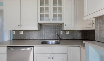 37 Reservoir Rd, Middletown, RI 02842