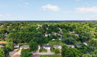 930 Bellestri Dr, Ballwin, MO 63021