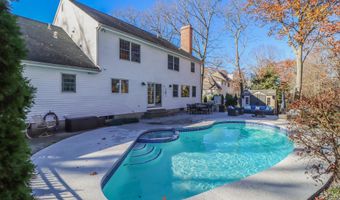 11 Greenknoll Dr, Brookfield, CT 06804