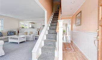 40 Holland St, Newport, RI 02840