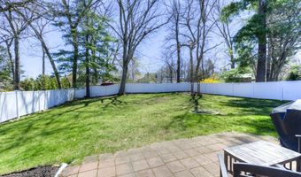 6 Lakeside Dr, Dudley, MA 01571