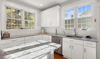 112 8TH St E, Beach Haven, NJ 08008