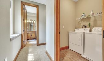 325 Lakeshore Dr, Arnolds Park, IA 51331