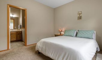 20650 Honeysuckle Ln, Bend, OR 97702