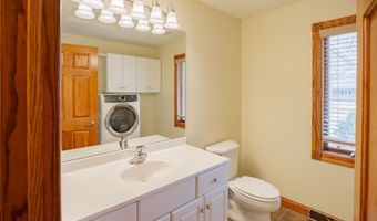 1415 Birchwood Ln, Aberdeen, SD 57401