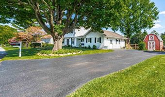 3146 CLUB Dr, Allentown, PA 18103