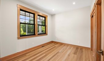 1991 SE 2ND St, Astoria, OR 97103
