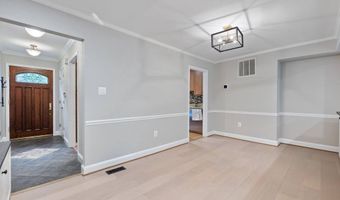 7322 Greentree Rd, Bethesda, MD 20817