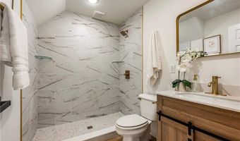 43 Strichen Ln, Bella Vista, AR 72715
