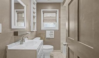 9952 Park Ave, Allen Park, MI 48101