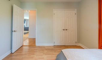 942 N MCKINLEY Rd, Arlington, VA 22205