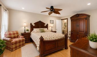 653 Neptune Ave, Beachwood, NJ 08722
