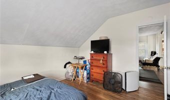 7 Cleveland Ave, Cranston, RI 02920
